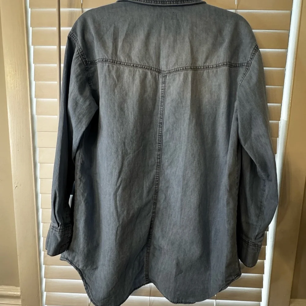 sofia by sofia vergara Light Blue Denim Top - Picture 3 of 5